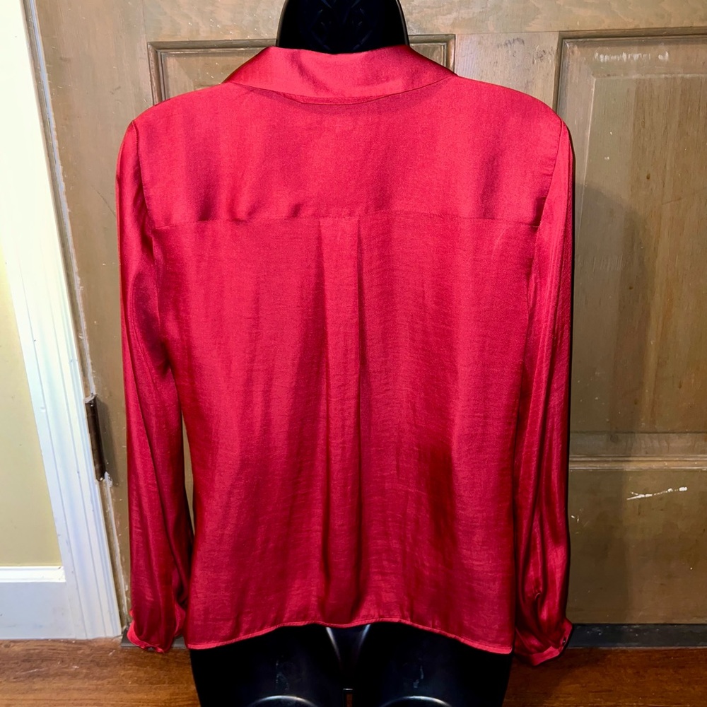 ⭐️Banana Republic Red Silky Button Up Holiday Party Long Sleeve Blouse Size XS - Picture 6 of 16